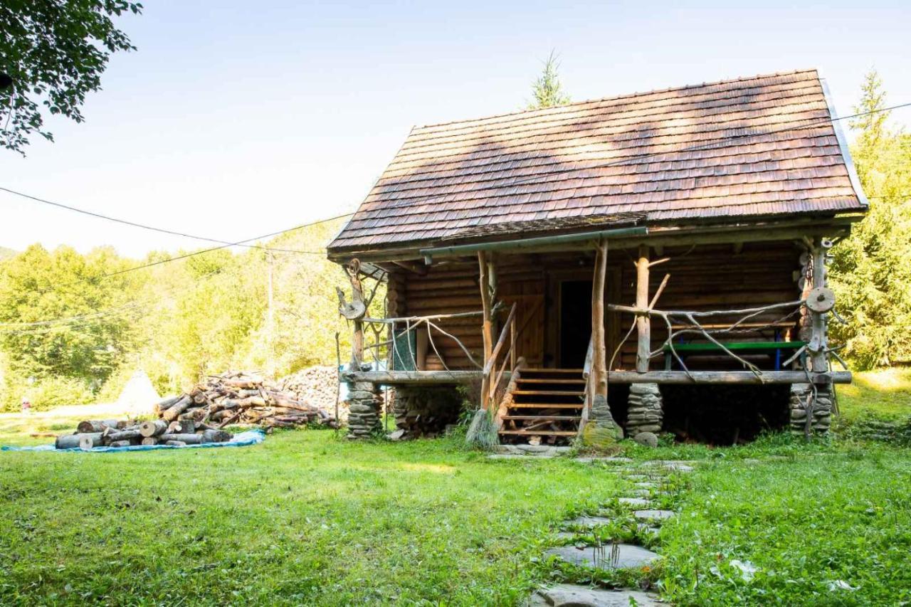 Хатина біля потока Villa Ламшори Екстериор снимка