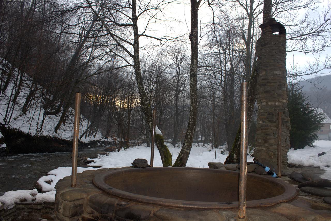 Хатина біля потока Villa Ламшори Екстериор снимка